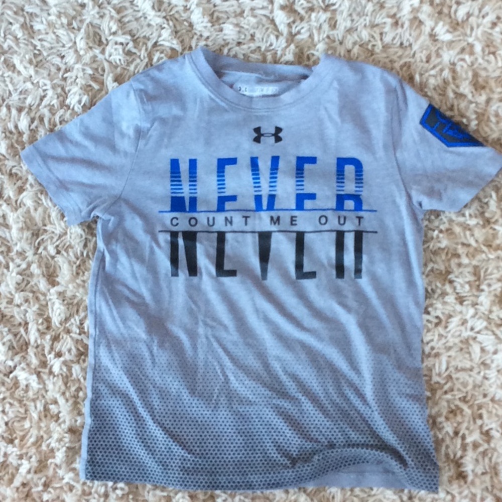🔥Grey Under Armour T-shirt🔥